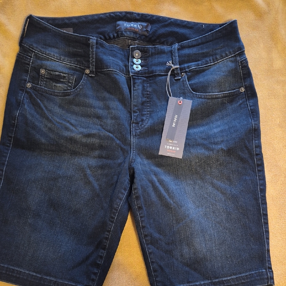 NWT Torrid Womens Blue Jean Jegging Shorts SZ 16